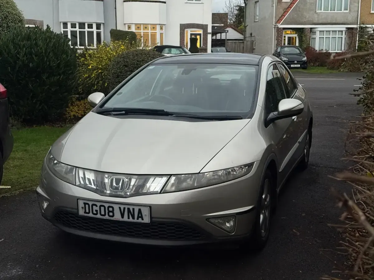 Begagnad Honda Civic ES 138 HK (101 kW) 2008 Silver Halvkombi