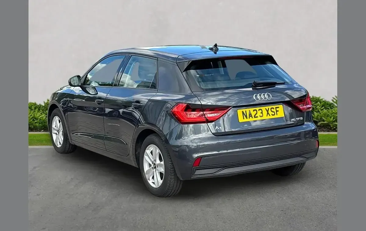 Gebraucht Audi A1 Design 94 PS (69 kW) 2023 Grau SUV