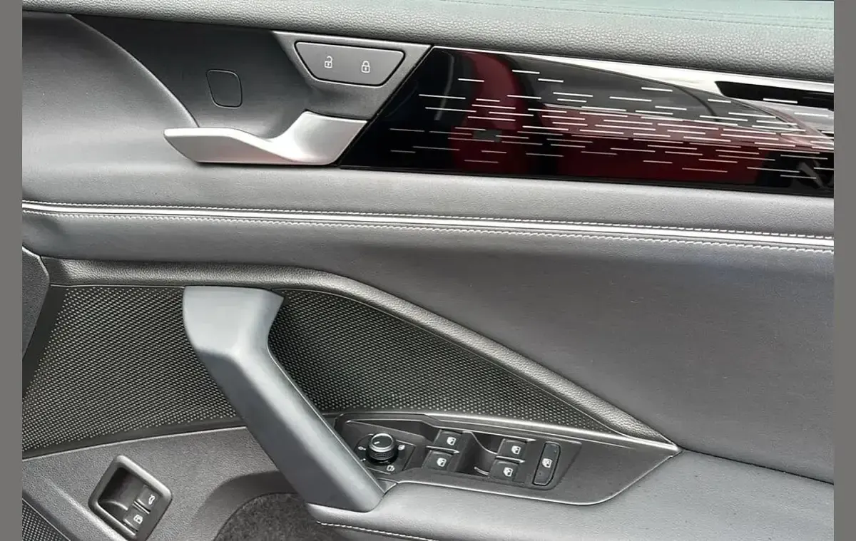 Begagnad VW Tiguan Elegance 204 HK (150 kW) 2025 Röd SUV