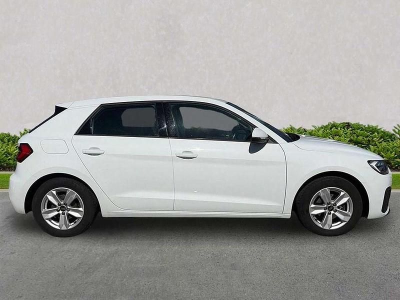 Used Audi A1 Design 94 HP (69 kW) 2022 White SUV