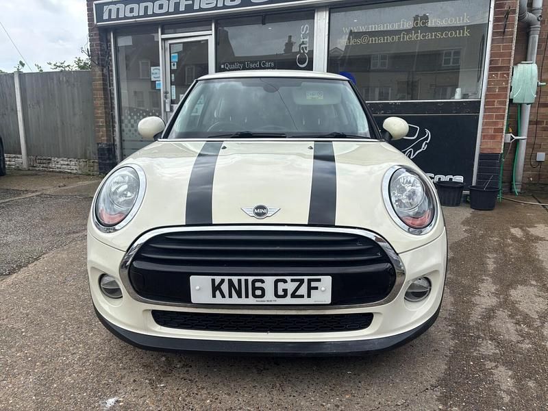 Used Mini Cooper Hatch 136 HP (100 kW) 2016 White Hatchback