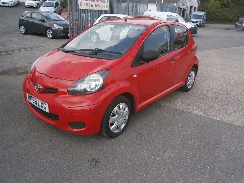 Red Used 2009 Toyota Aygo Hatchback | £2,295 (Fair price) - Image 1/4