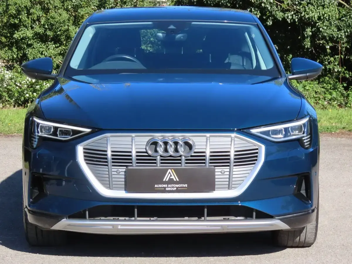 Usado Audi e-tron Advanced 230 kW (313 HP) 2020 Azul SUV
