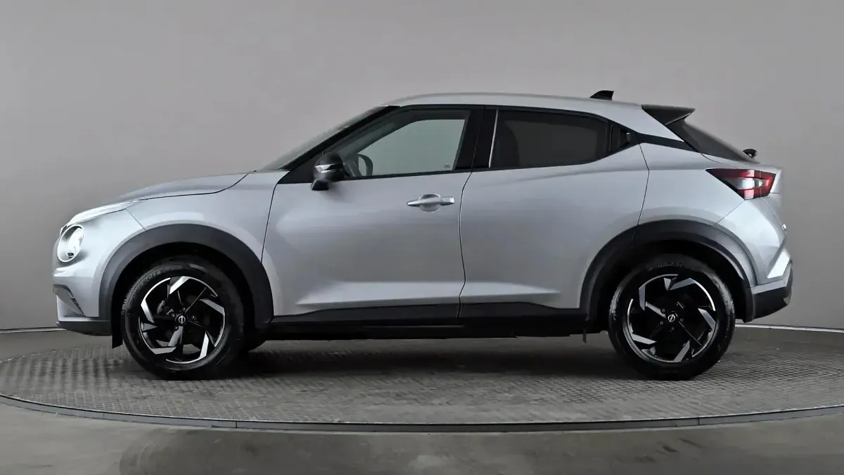 Used Nissan Juke N-Connecta 114 HP (83 kW) 2024 Silver SUV