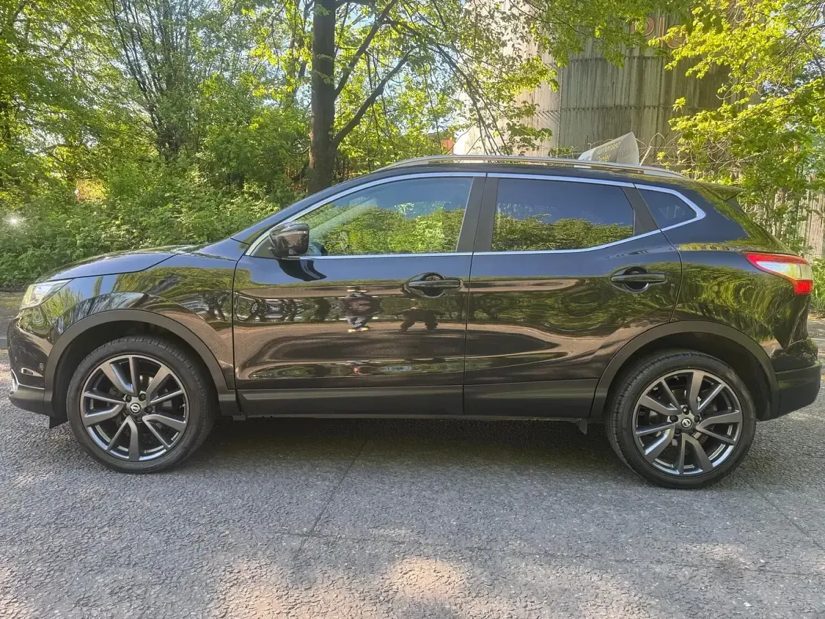 Used Nissan Qashqai Tekna 110 HP (80 kW) 2015 Black SUV