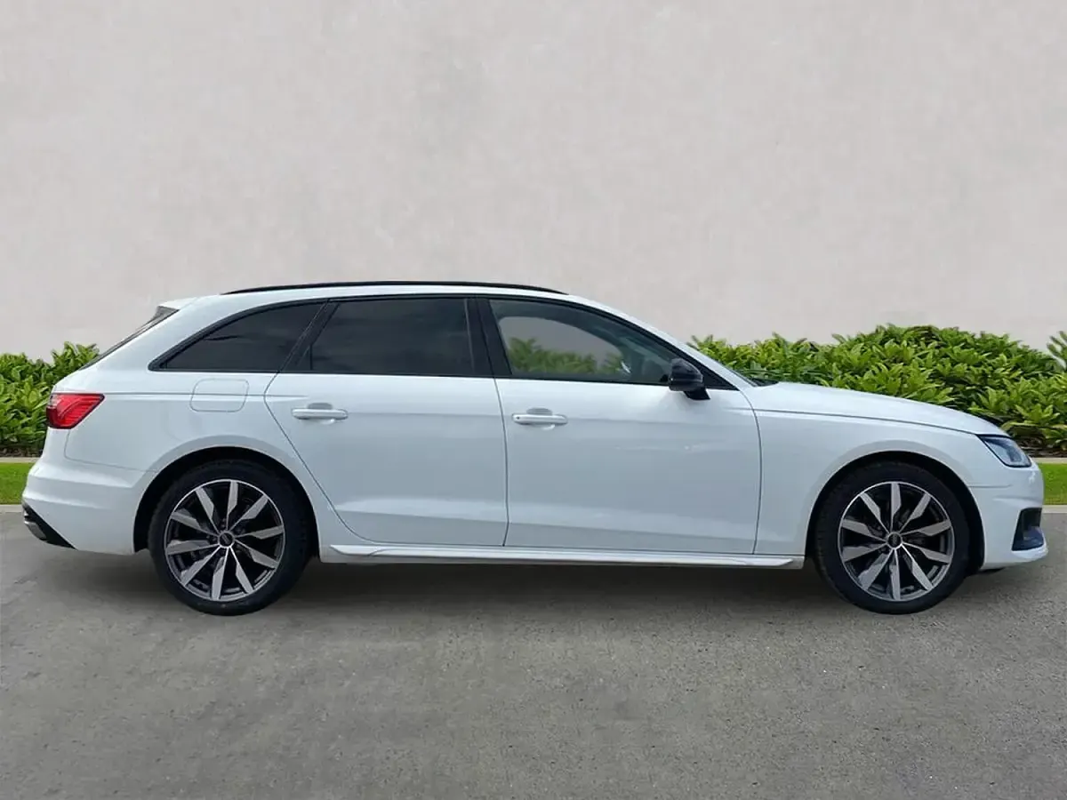 Used Audi A4 Sport 150 HP (110 kW) 2022 White Estate
