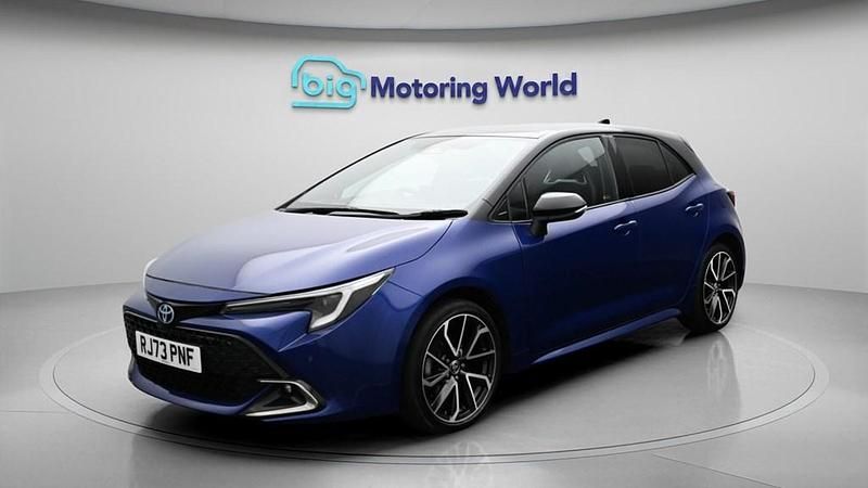 Used Toyota Corolla 140 HP (102 kW) 2023 Blue Hatchback