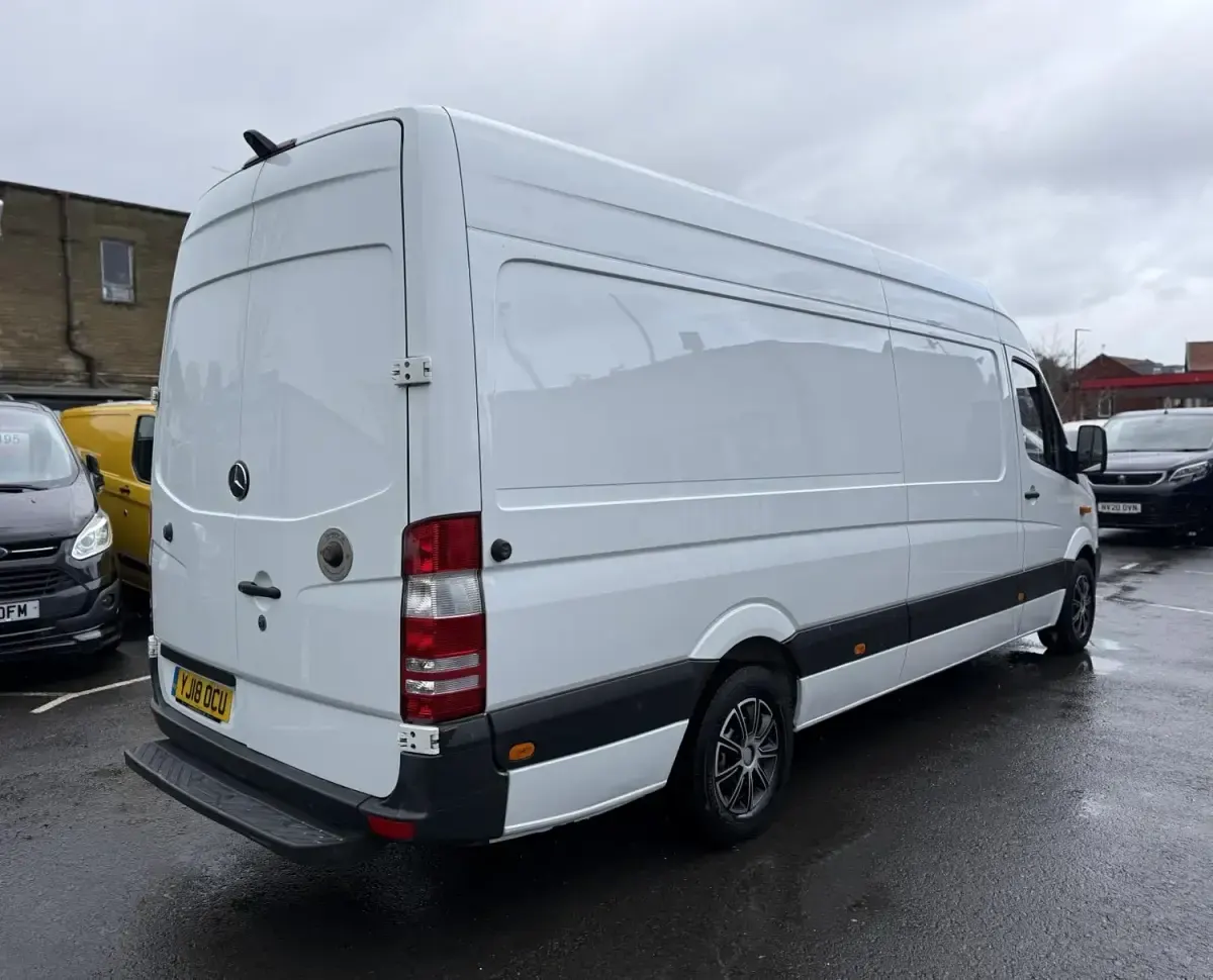Używany Mercedes Sprinter 112 KM (82 kW) 2018 Biały Van