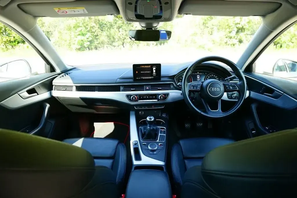Używany Audi A4 Sport 150 KM (110 kW) 2019 Biały Sedan/Limuzyna