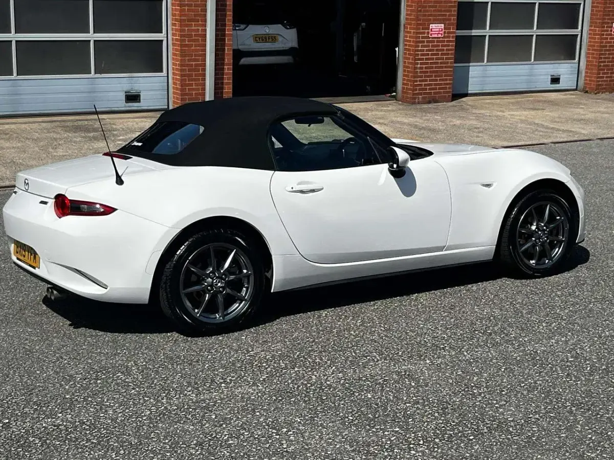 Used Mazda MX5 130 HP (95 kW) 2019 White Cabriolet
