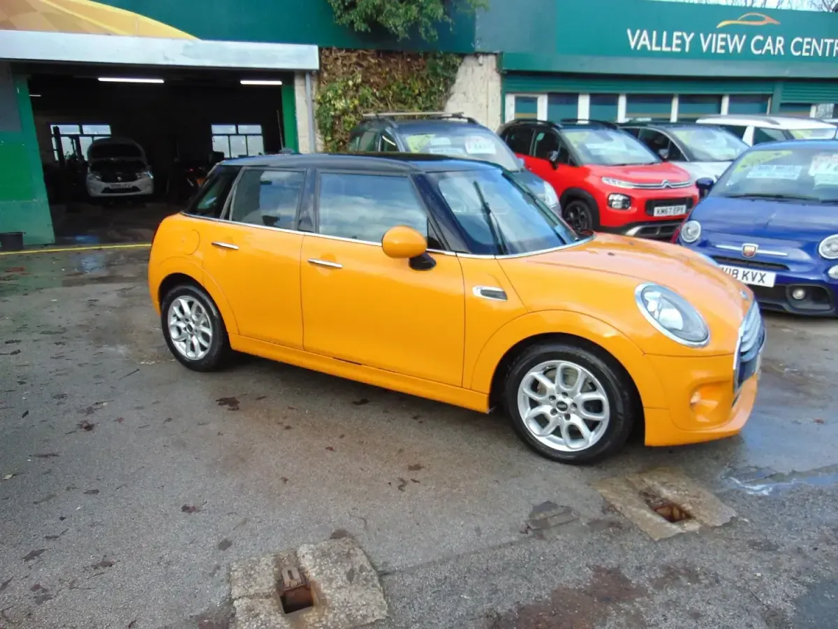 Begagnad Mini Cooper Hatch 136 HK (100 kW) 2015 Orange Halvkombi