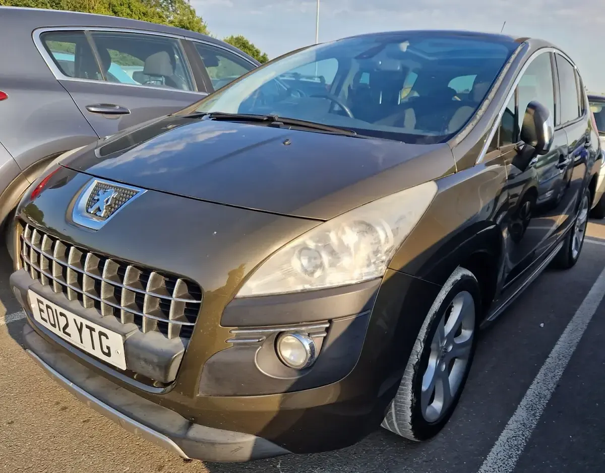 Used Peugeot 3008 Allure 112 HP (82 kW) 2012 Brown Estate