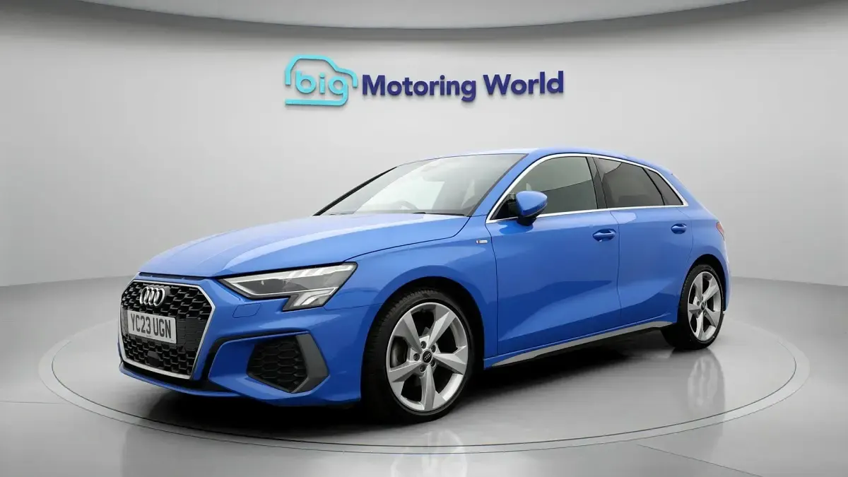 Używany Audi A3 S-Line 110 KM (80 kW) 2023 Niebieski Sedan/Limuzyna