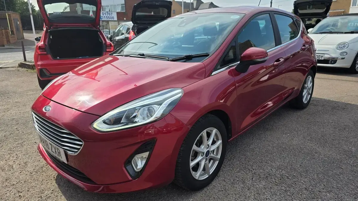 Used Ford Fiesta Zetec 83 HP (61 kW) 2018 Red Hatchback