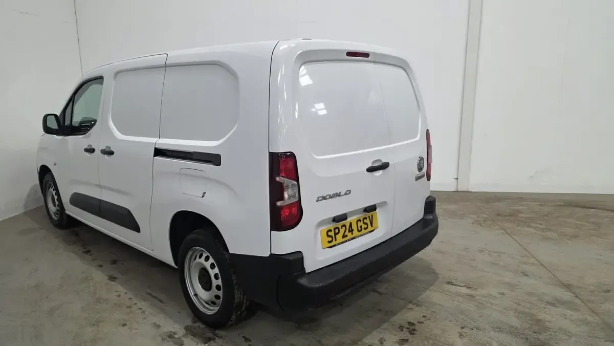 Begagnad Fiat Doblò 2024 Vit Minibuss