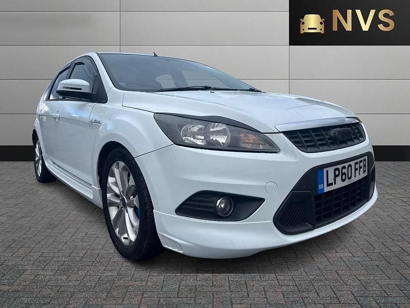 Used Ford Focus Zetec 2011 White Hatchback