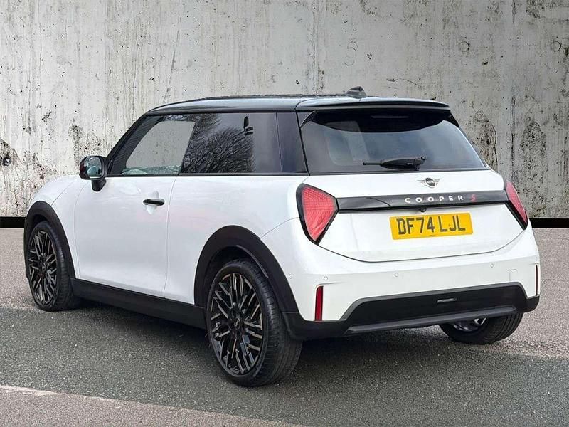 Begagnad Mini Cooper Exclusive 2024 Vit Halvkombi