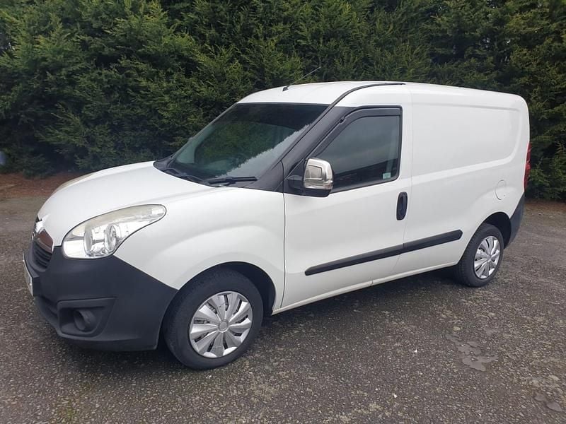 Used Vauxhall Combo 95 HP (69 kW) 2017 White MPV