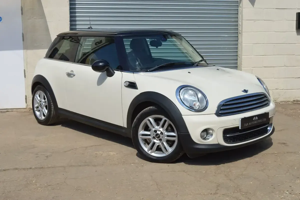 Usado Mini Cooper D Hatch 2013 Branco Citadino