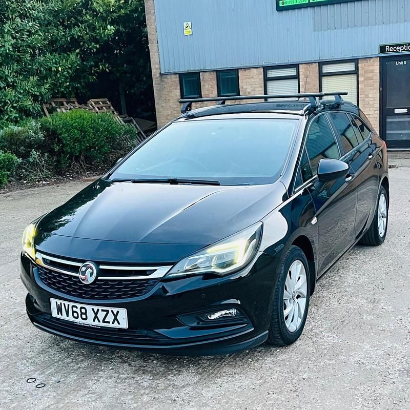 Used Vauxhall Astra S 110 HP (80 kW) 2018 Black Estate