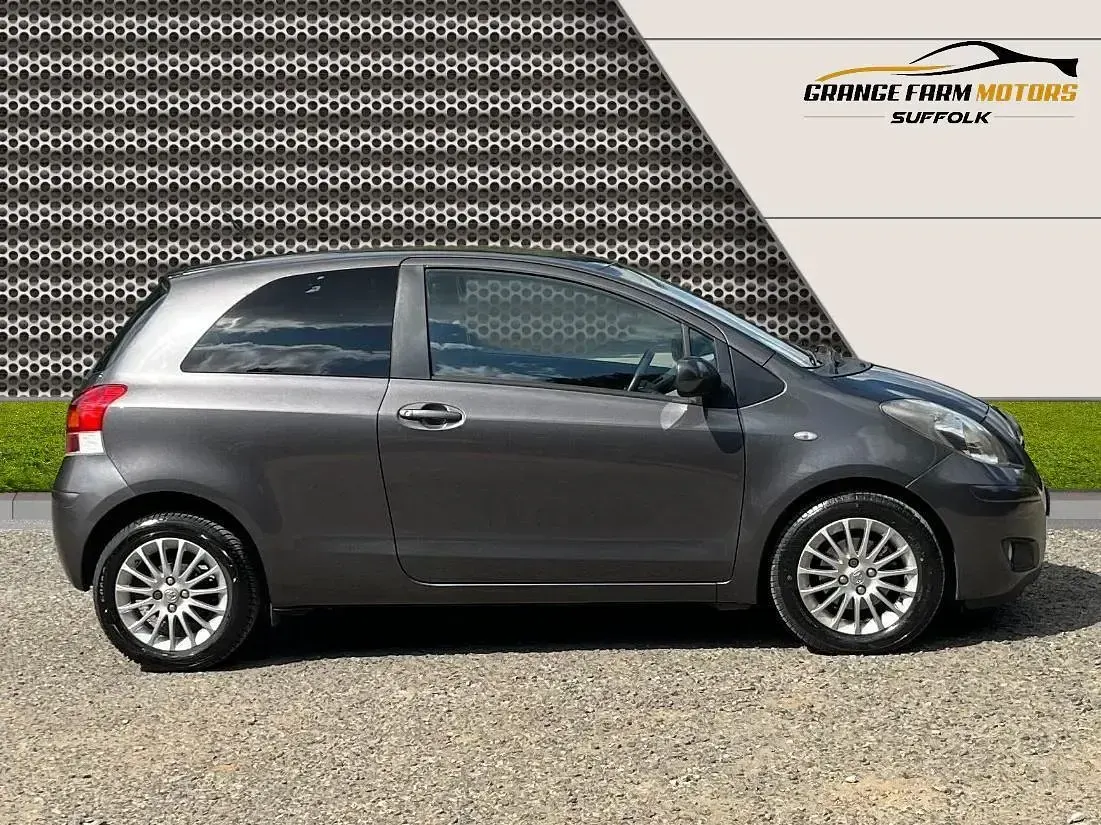 Used Toyota Yaris SR 101 HP (74 kW) 2009 Grey Hatchback