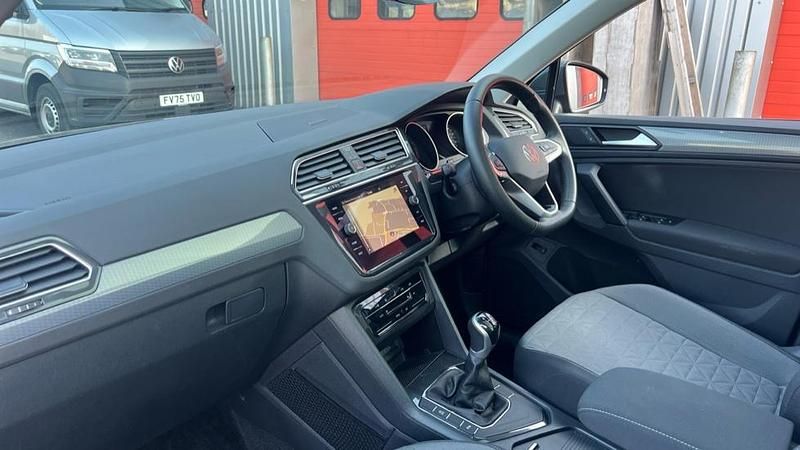 Used VW Tiguan Life 150 HP (110 kW) 2022 Dolphin grey SUV