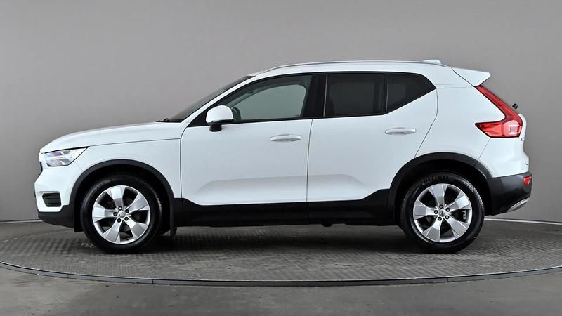 Used Volvo XC40 Momentum 150 HP (110 kW) 2018 White SUV