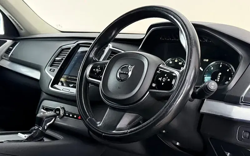 Used Volvo XC90 Momentum 224 HP (164 kW) 2015 Grey SUV