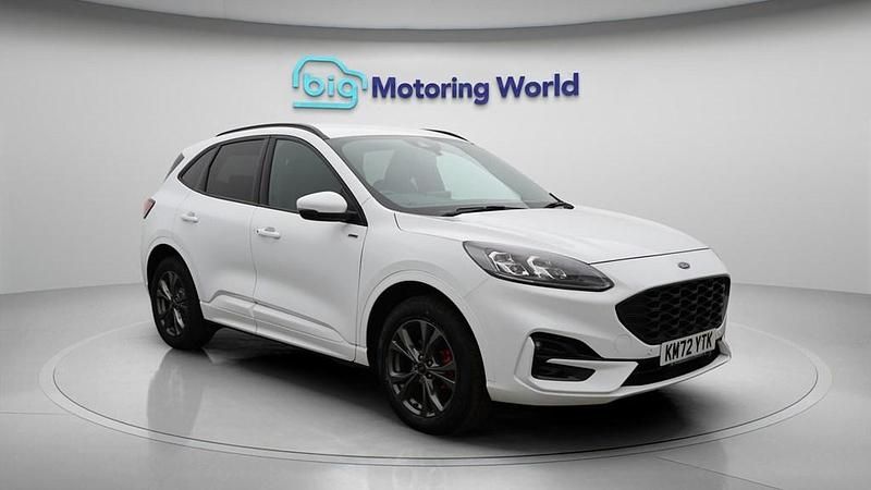 Used Ford Kuga ST-Line 225 HP (165 kW) 2023 White SUV