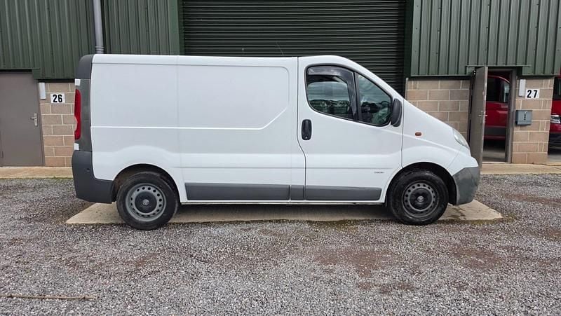 Second-hand Vauxhall Vivaro 115 CP (84 kW) 2014 Alb Monovolum