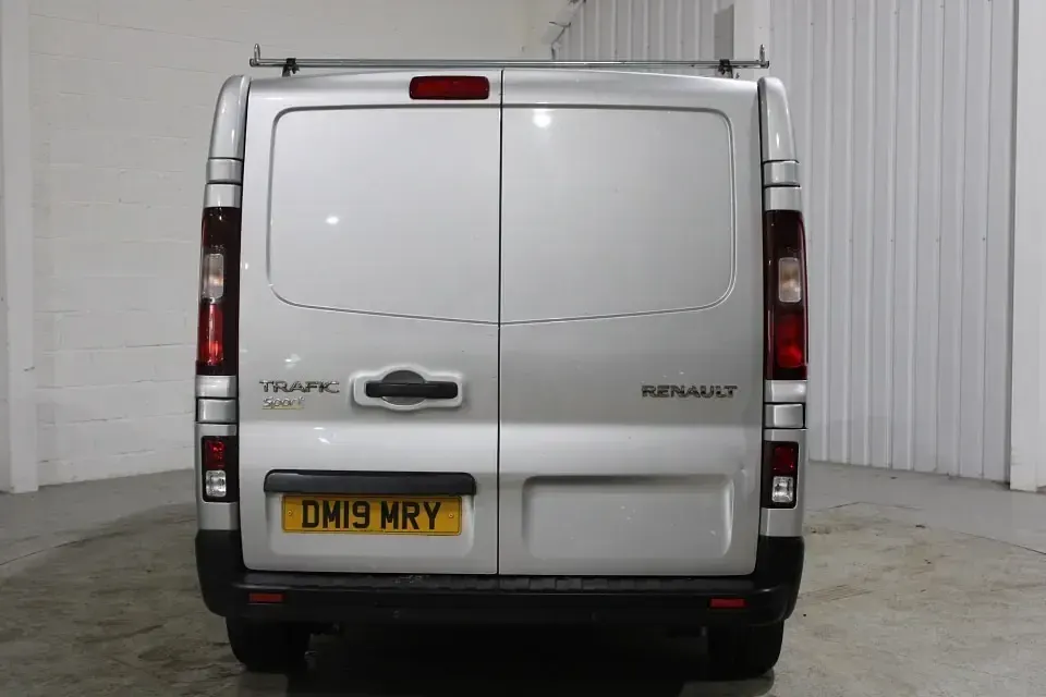 Used Renault Trafic 2019 Silver MPV