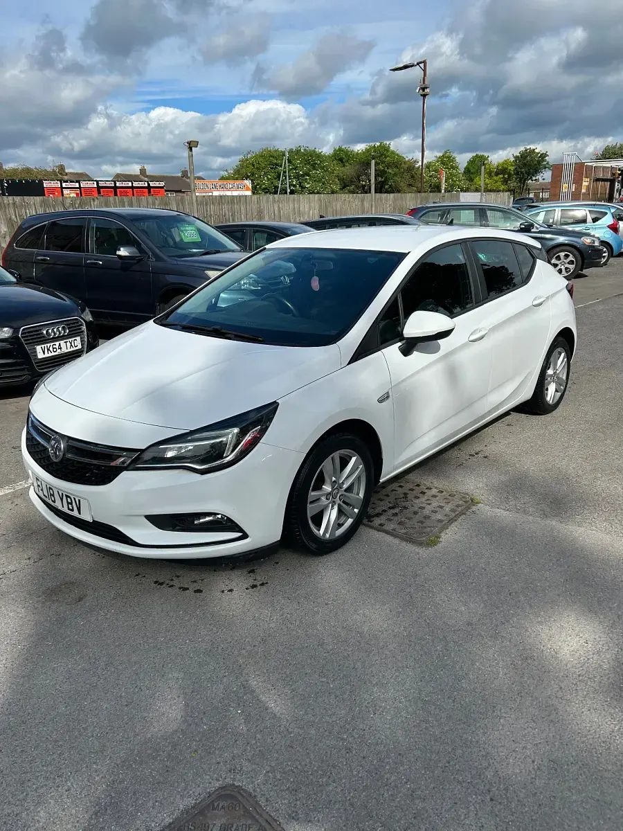 Used Vauxhall Astra Design Edition 2018 White Hatchback