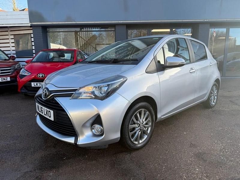 Silver Used 2016 Toyota Yaris Hatchback | £7,990 (Fair price) - Image 1/4
