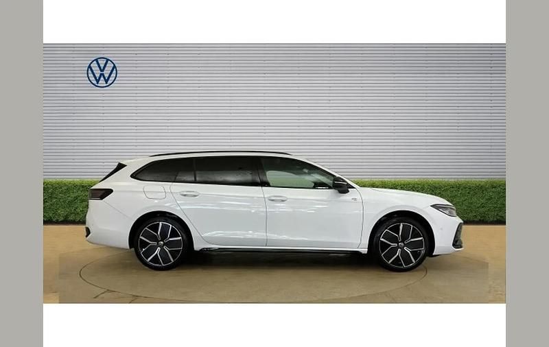 New VW Passat R-line 147 HP (108 kW) 2025 Other Estate