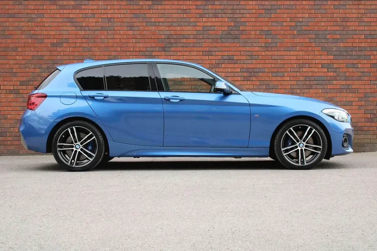 Used BMW 118 Efficient Dynamics 150 HP (110 kW) 2018 Blue Hatchback