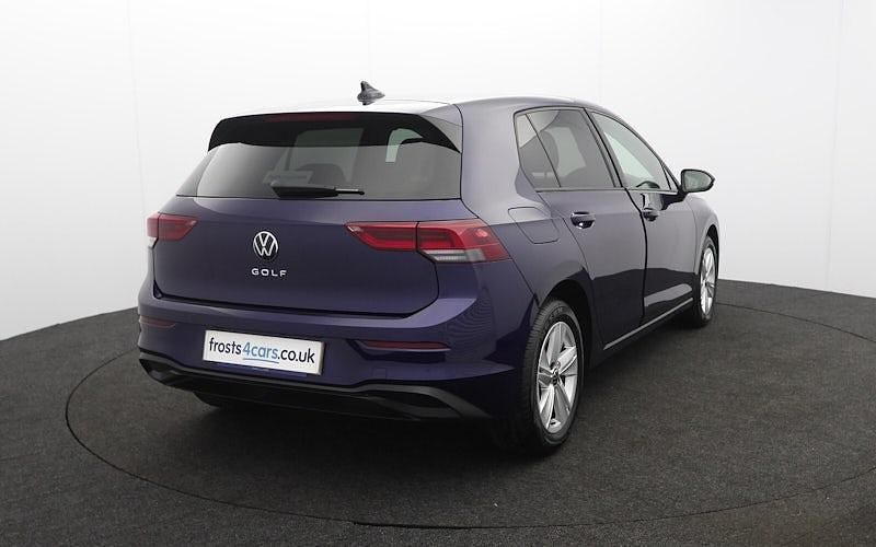 Used VW Golf VIII Life 131 HP (96 kW) 2023 Blue Hatchback
