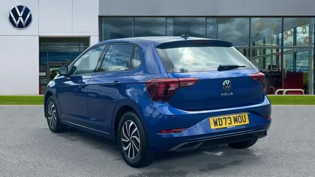 Used VW Polo Life 95 HP (69 kW) 2024 Reef blue metallic Hatchback