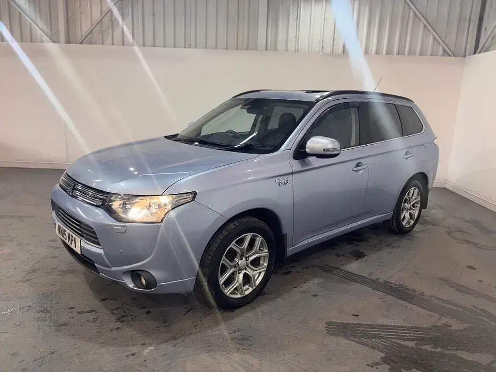 Used Mitsubishi Outlander P-HEV 200 HP (147 kW) 2015 Blue SUV
