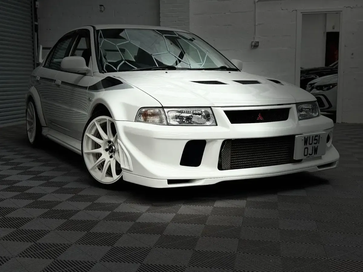 Used Mitsubishi Lancer 280 HP (205 kW) 2001 White Sedan