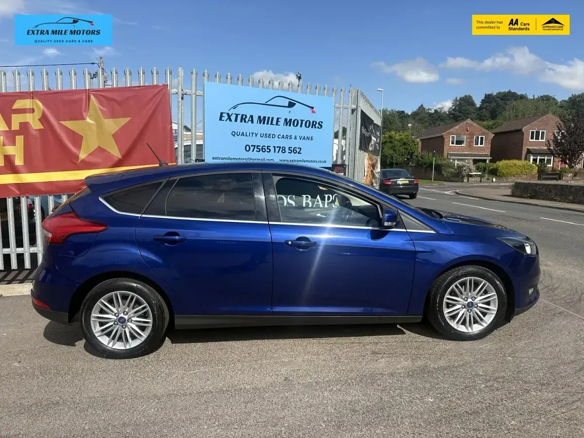 Used Ford Focus Zetec 125 HP (91 kW) 2017 Blue Hatchback