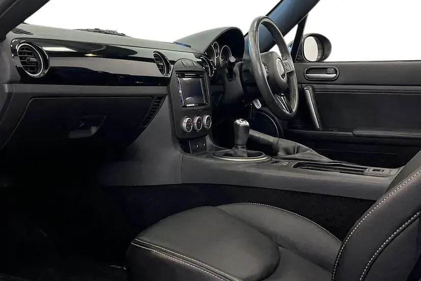 Used Mazda MX5 Inclusive 160 HP (117 kW) 2012 Multicolour Cabriolet