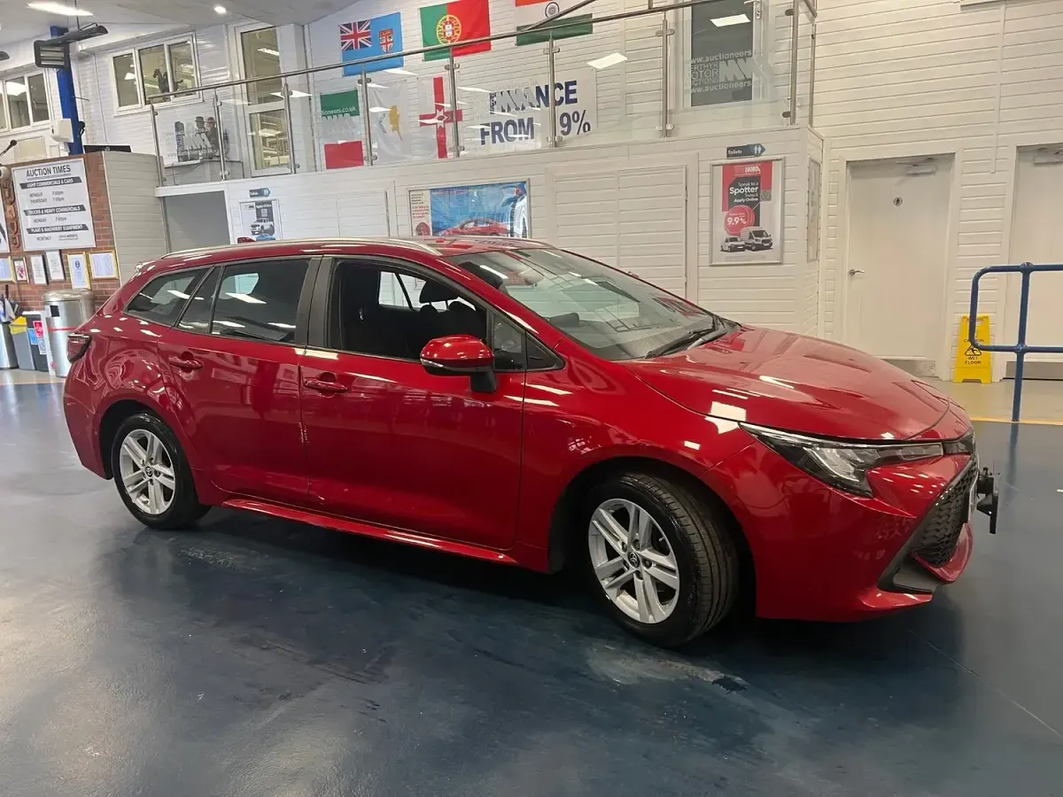 Used Toyota Corolla 122 HP (89 kW) 2022 Red Estate