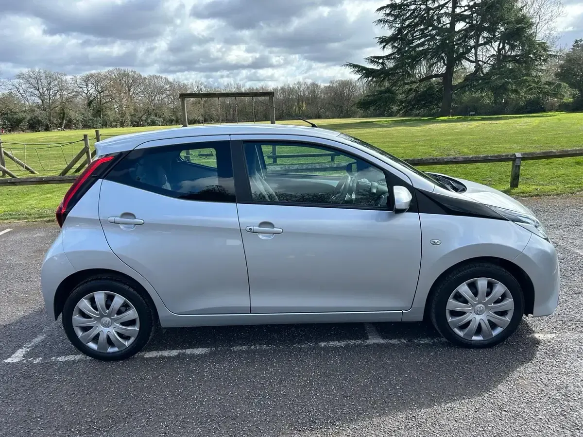 Used Toyota Aygo X-play 72 HP (52 kW) 2019 Silver Hatchback