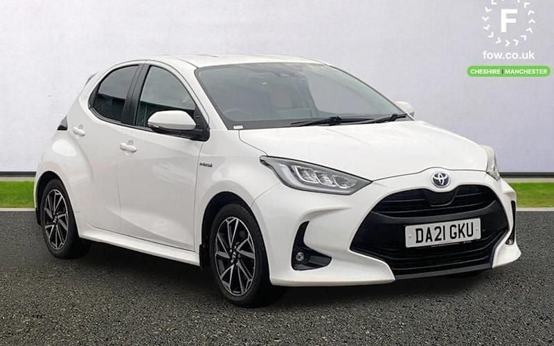 Used 2025 Toyota Yaris Hybrid Design Hatchback | £14,299 (Super price) - Image 1/3
