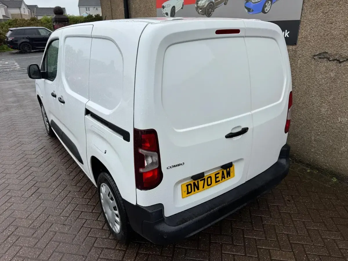 Used Vauxhall Combo Sportive 100 HP (73 kW) 2020 White MPV