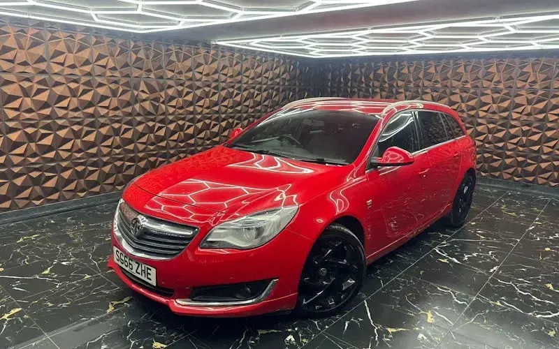 Używany Vauxhall Insignia SRi 136 KM (100 kW) 2016 Czerwony Kombi