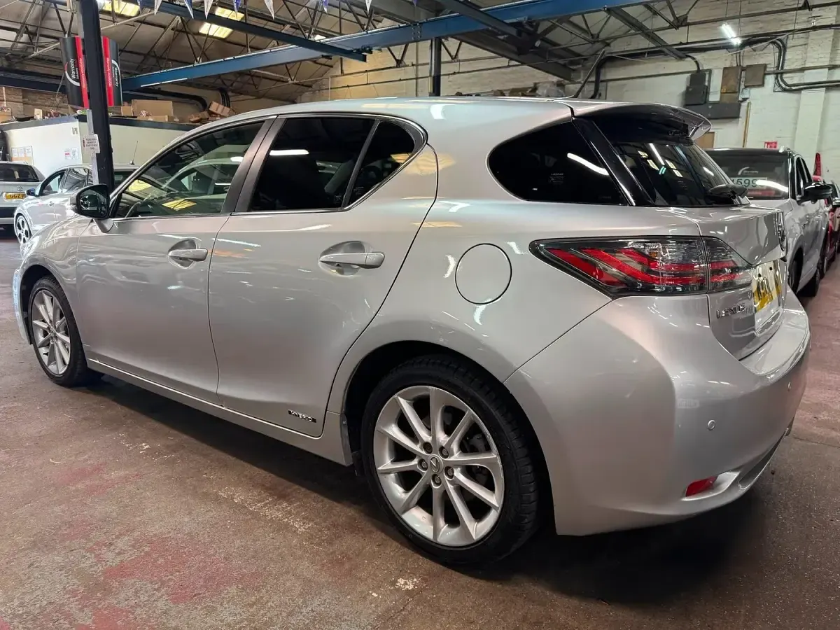 Used Lexus CT200h 136 HP (100 kW) 2011 Silver Hatchback