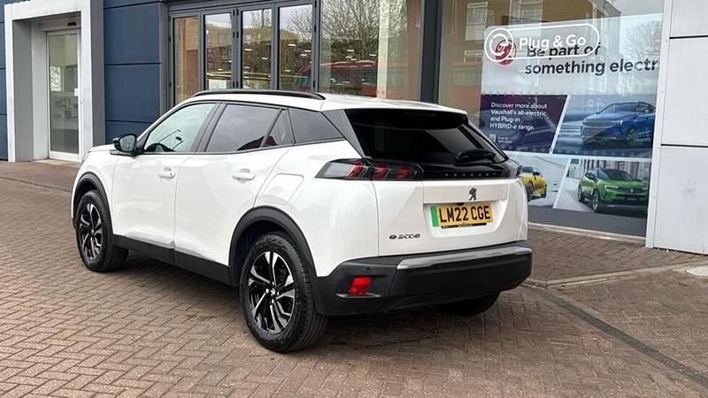 Used Peugeot e-2008 Allure Premium 98 kW (134 HP) 2022 White SUV