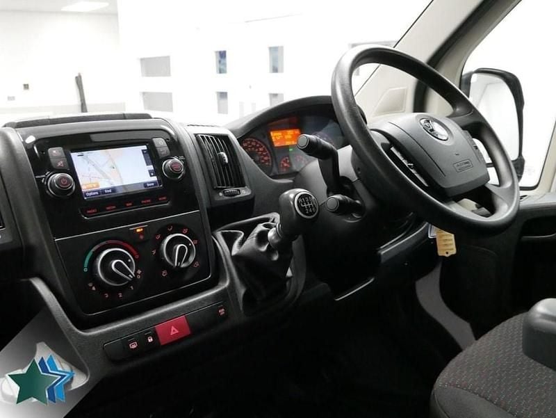Used Vauxhall Movano 140 HP (102 kW) 2022 White