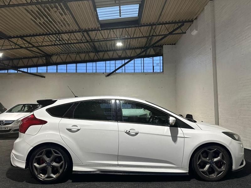 Used Ford Focus ST 2013 White Hatchback